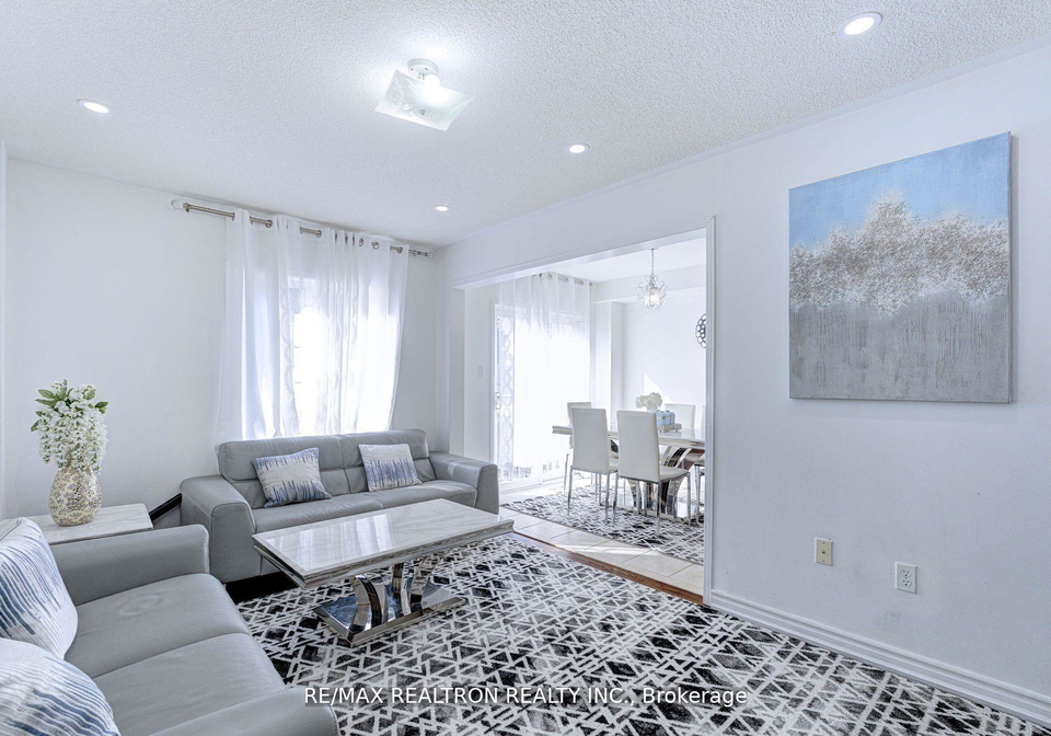 88-banbrooke-crescent-newmarket-ontario-n13042656