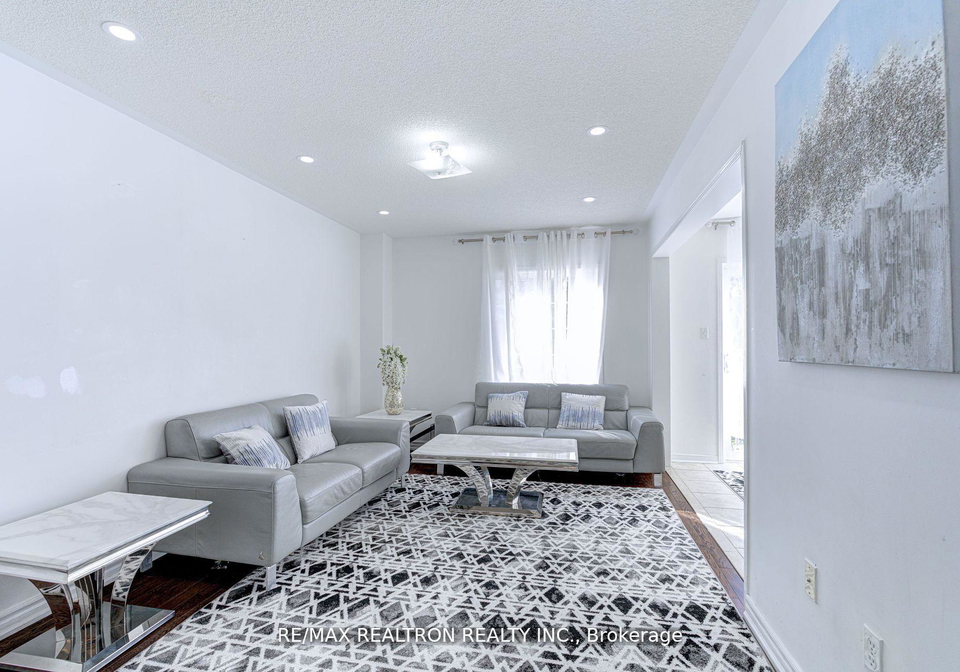 88-banbrooke-crescent-newmarket-ontario-n13042656