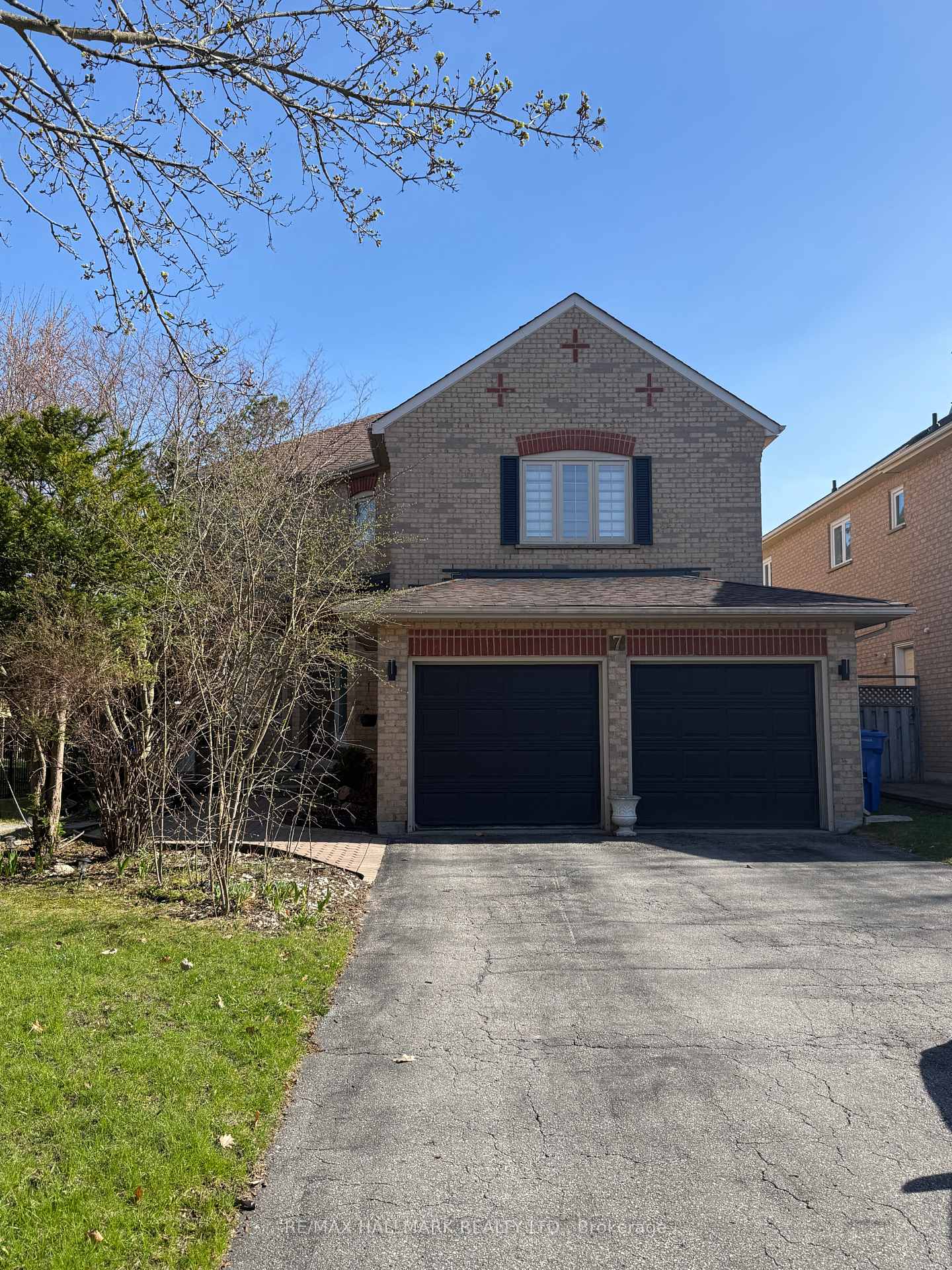 7-charing-crescent-aurora-ontario-n13044280