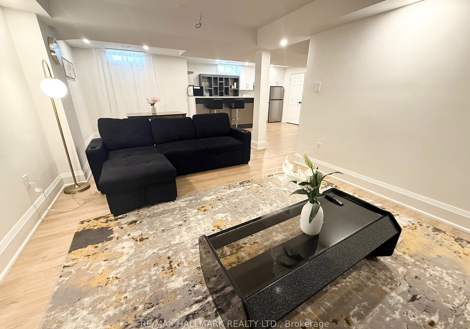7-charing-crescent-aurora-ontario-n13044280