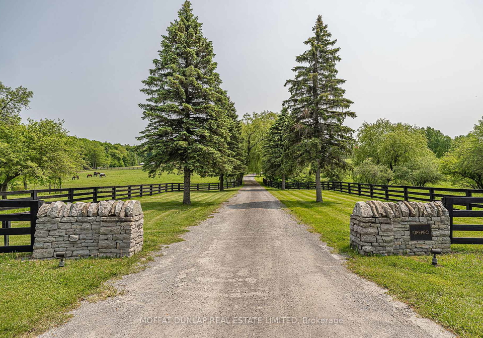 2105-2065-19th-side-road-king-ontario-n13044502