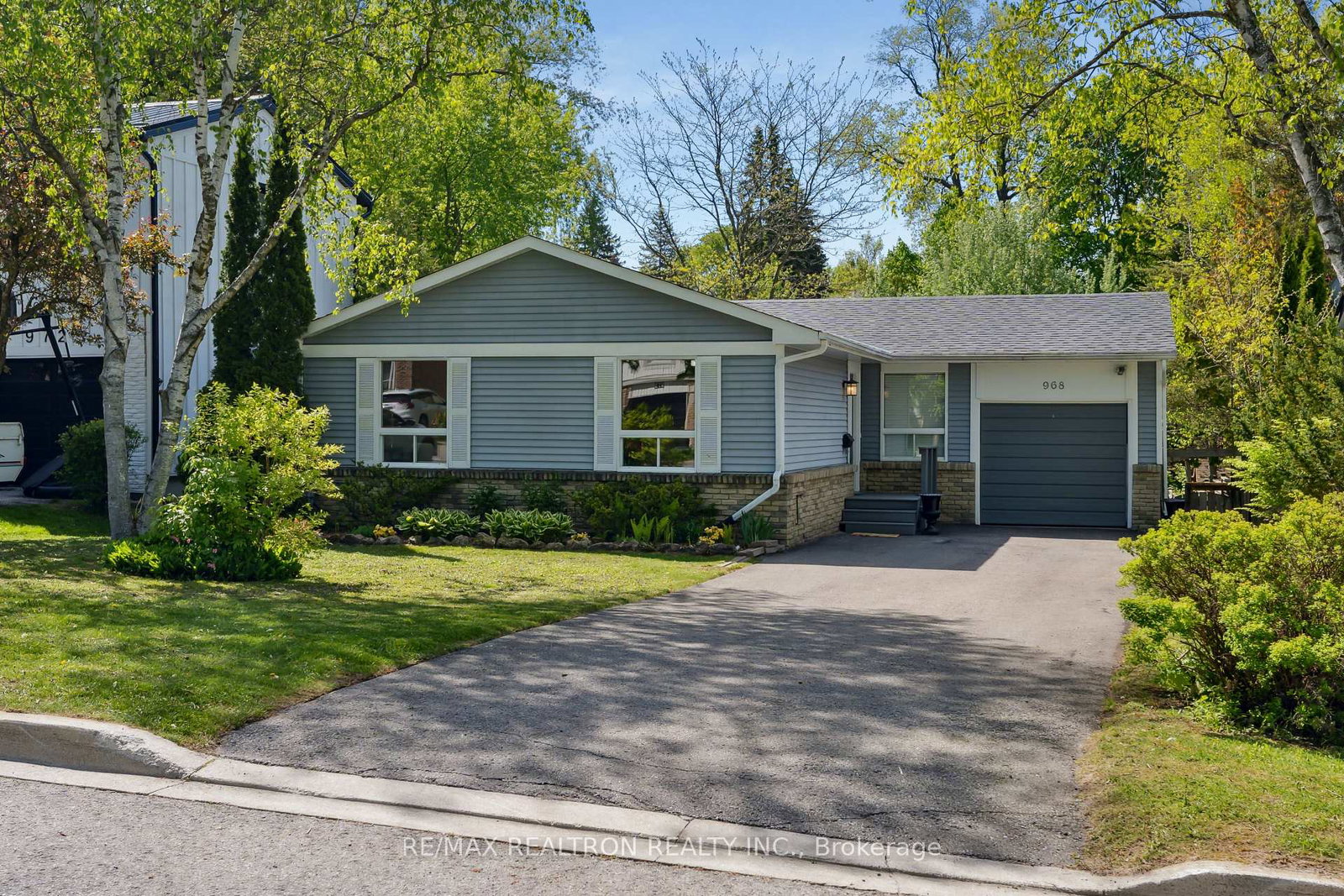 968-jacarandah-drive-newmarket-ontario-n13047462