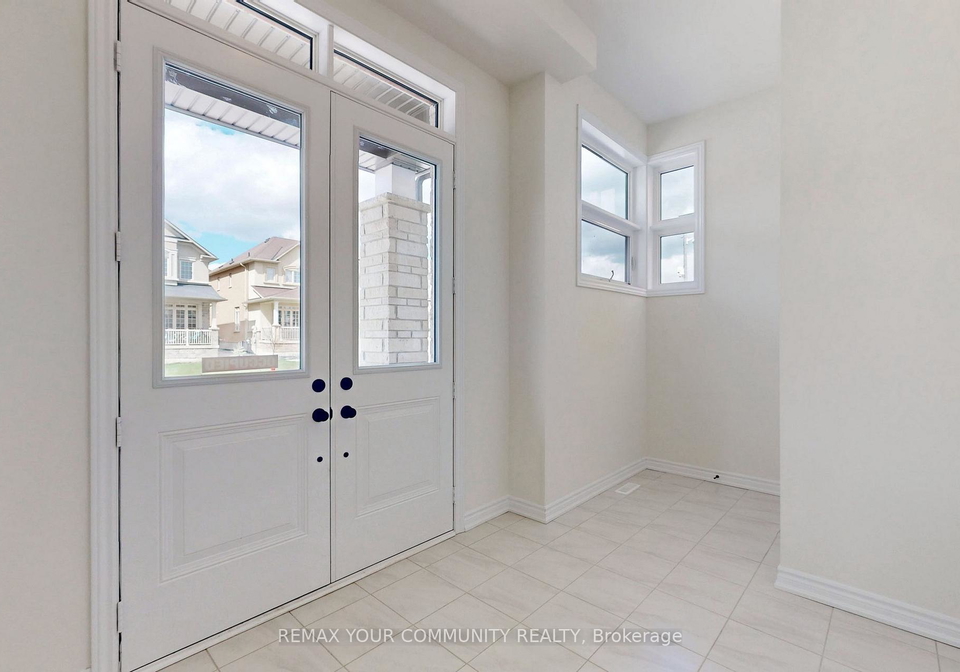 105-halldorson-avenue-aurora-ontario-n13049430