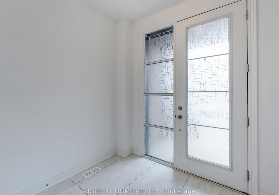 250-vermont-avenue-newmarket-ontario-n13050602