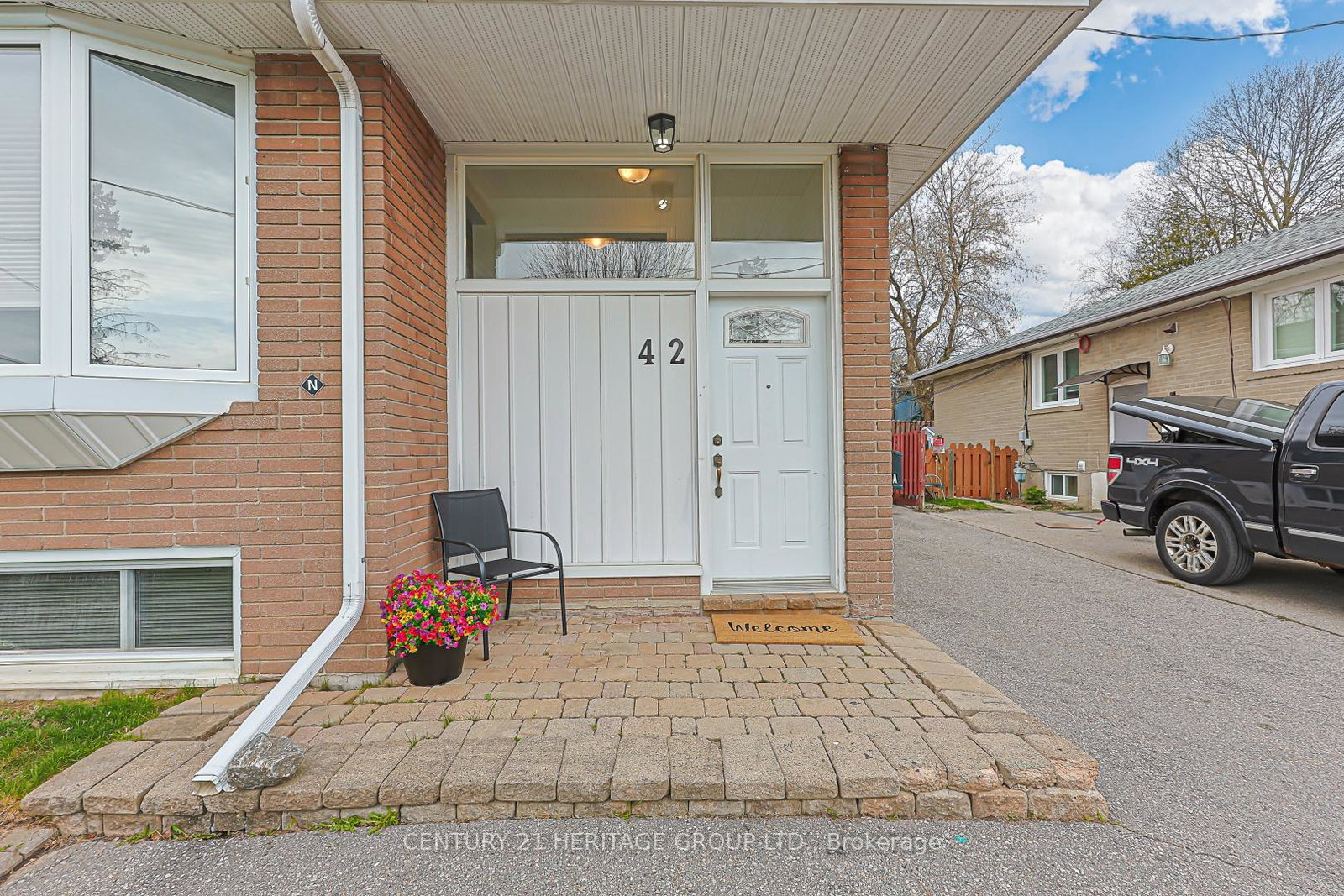 42-lindsay-avenue-newmarket-ontario-n13052010