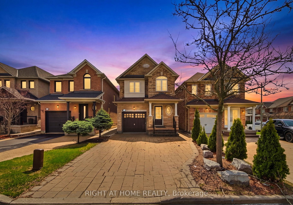 212-venice-gate-drive-vaughan-ontario-n13053616