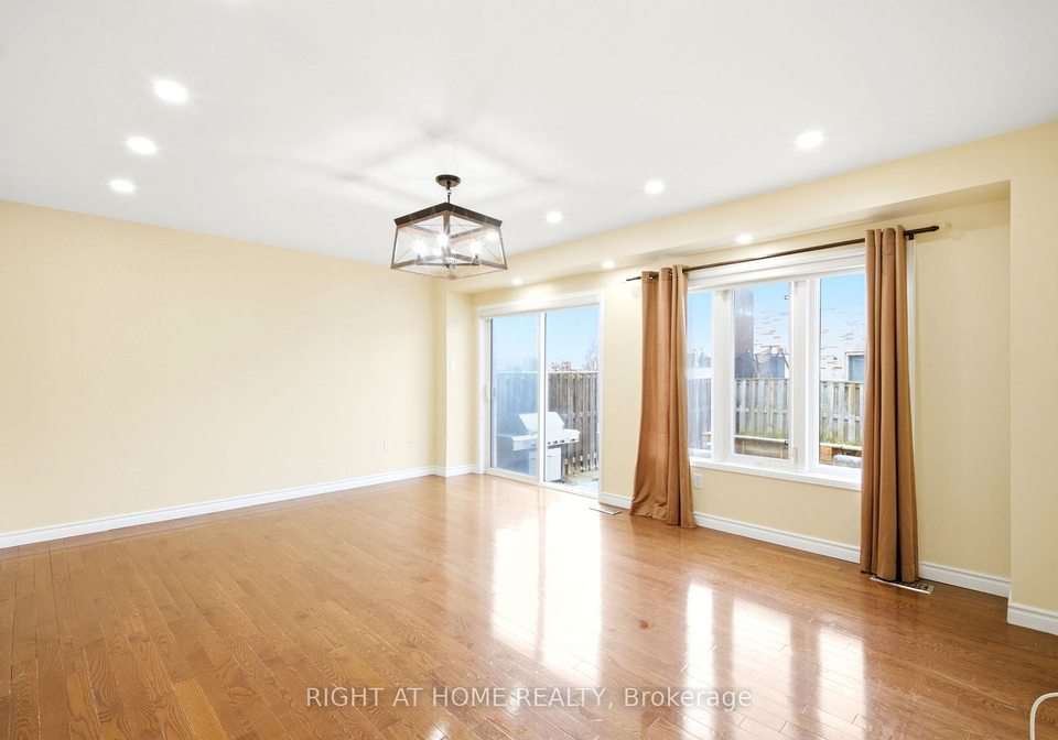 212-venice-gate-drive-vaughan-ontario-n13053616