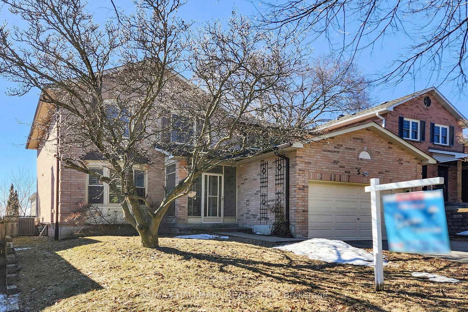 5-valley-crescent-aurora-ontario-n13055348