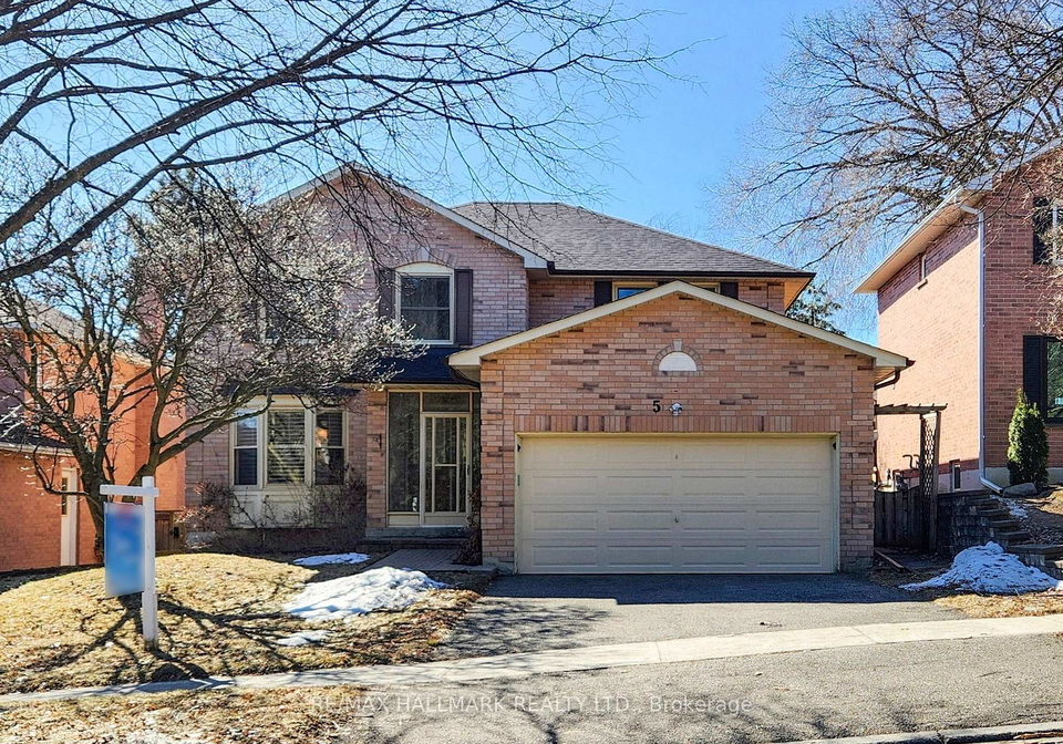 5-valley-crescent-aurora-ontario-n13055348
