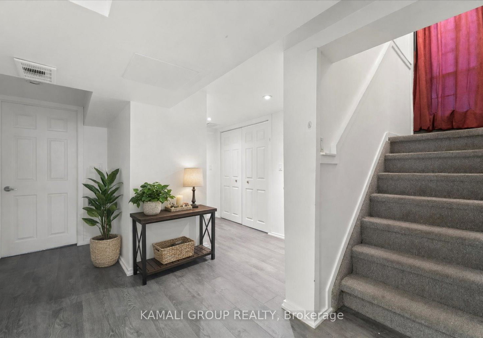 100-sheldon-avenue-newmarket-ontario-n13057702