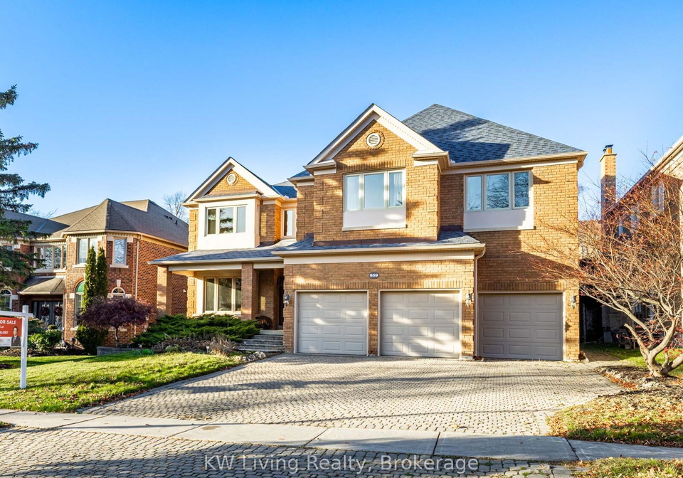 959-lockwood-circle-newmarket-ontario-n13058174