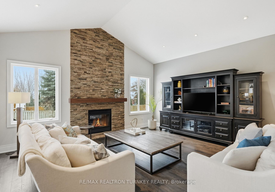 668-foxcroft-boulevard-newmarket-ontario-n13064948