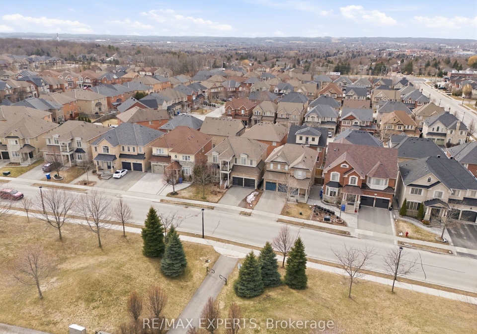 847-memorial-circle-newmarket-ontario-n13066484
