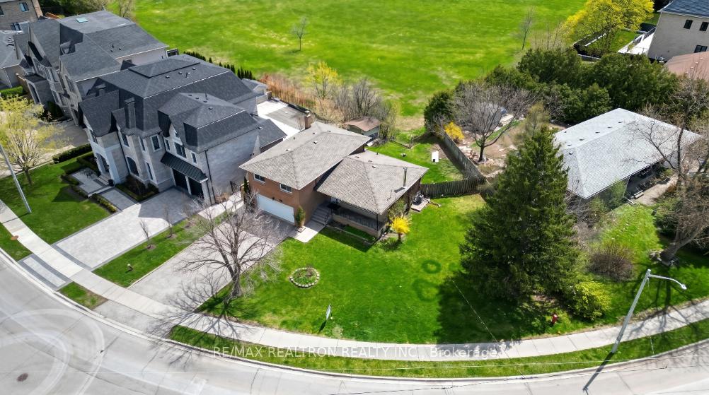 19-claridge-drive-richmond-hill-ontario-n13066716