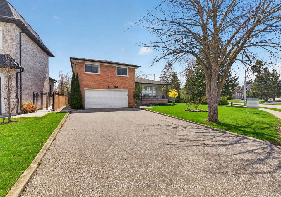 19-claridge-drive-richmond-hill-ontario-n13066716