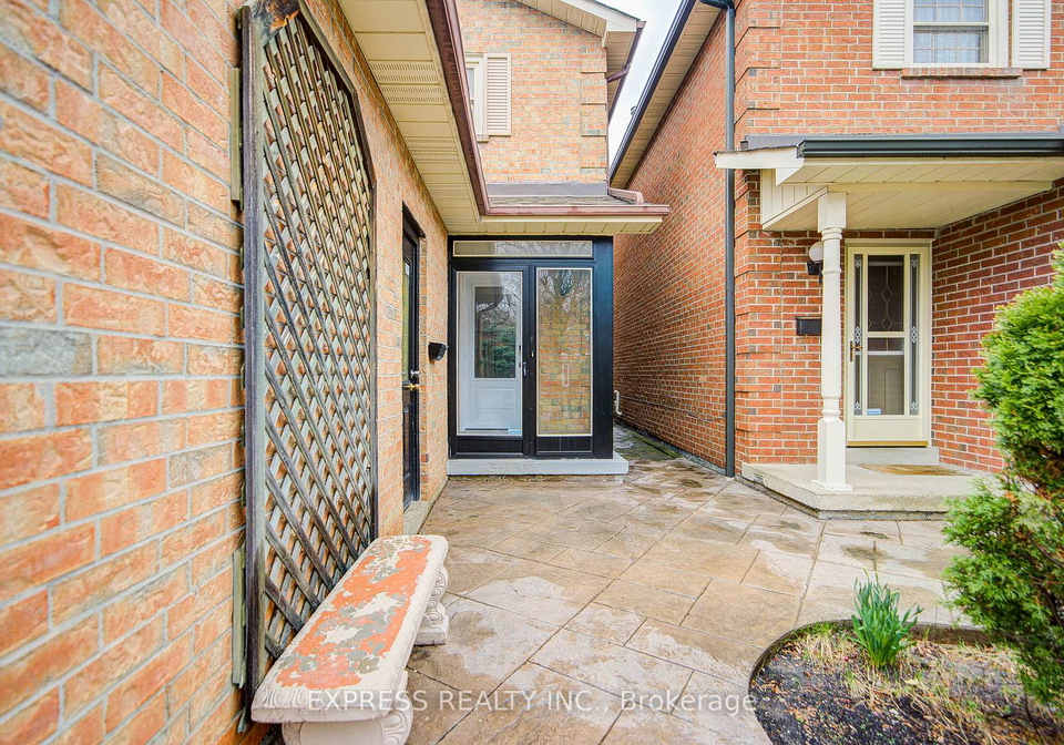 61-trothen-circle-markham-ontario-n13067876