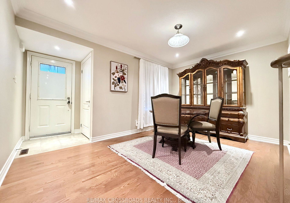 158-gail-parks-crescent-newmarket-ontario-n13069406
