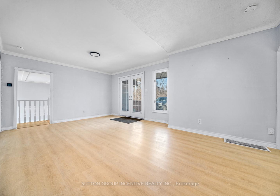 300-metro-road-n-georgina-ontario-n13069652
