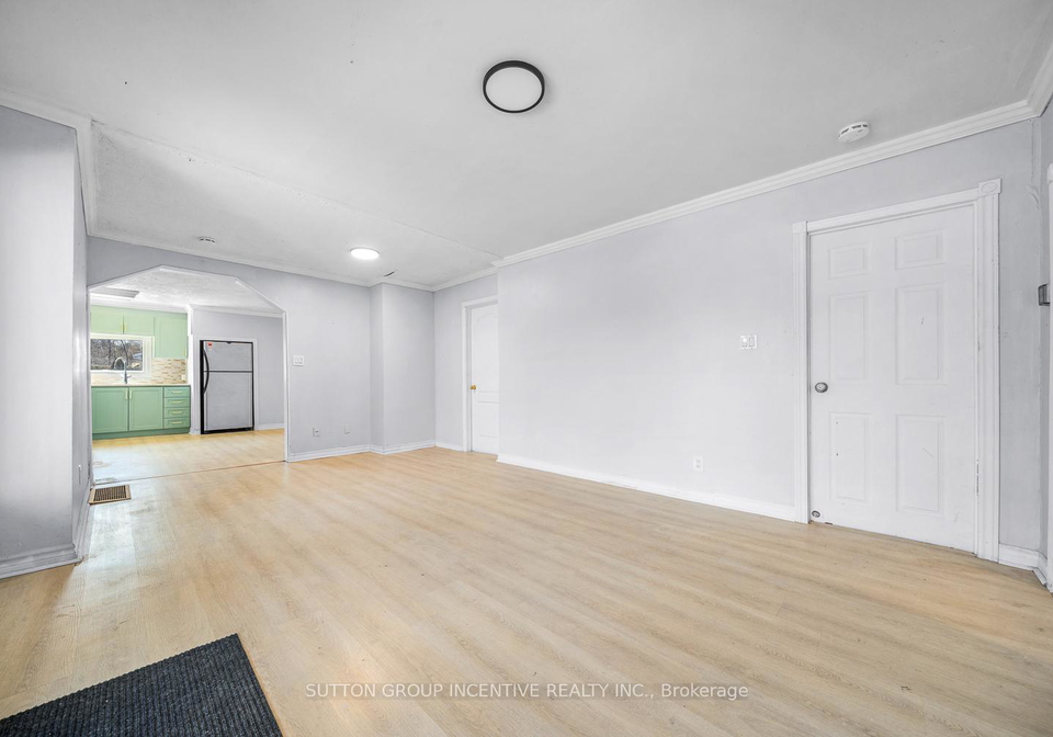 300-metro-road-n-georgina-ontario-n13069652