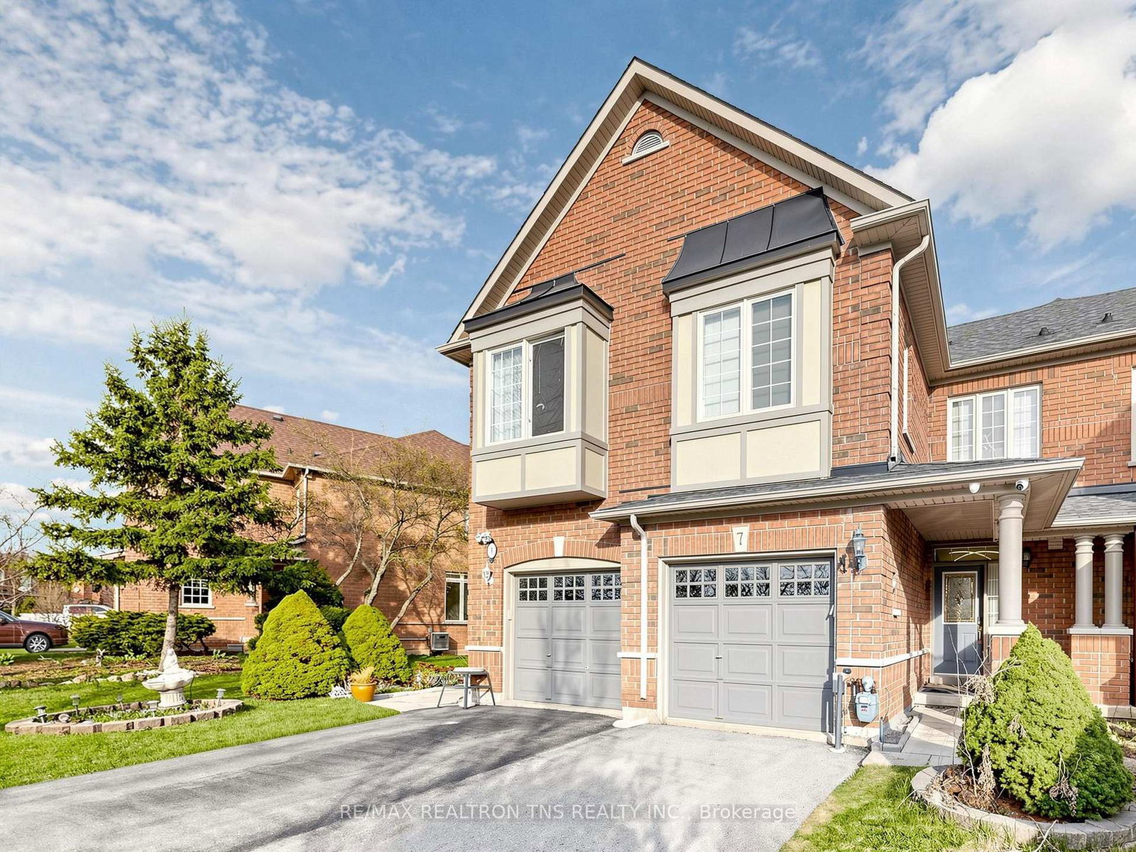 7-holly-drive-richmond-hill-ontario-n13069824