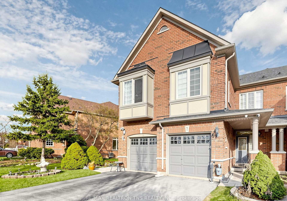 7-holly-drive-richmond-hill-ontario-n13069824