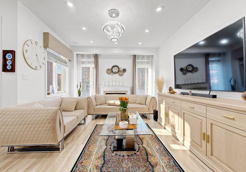7-holly-drive-richmond-hill-ontario-n13069824
