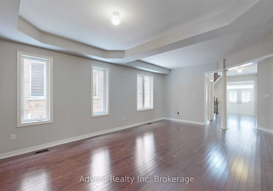 1216-stuffles-crescent-newmarket-ontario-n13070596