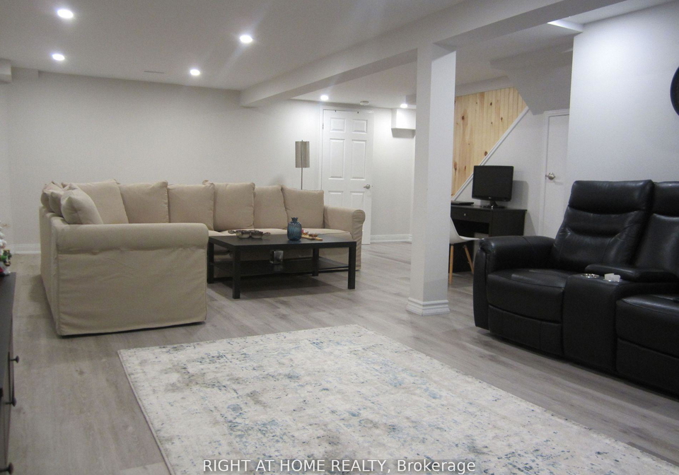 248-osmond-crescent-newmarket-ontario-n13071438
