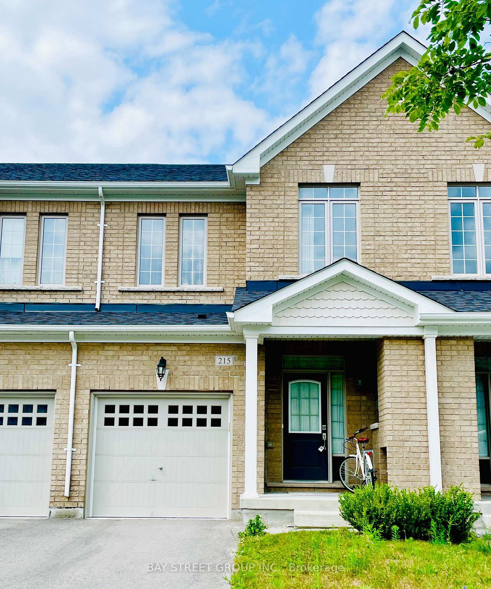 215-radial-drive-aurora-ontario-n13073360