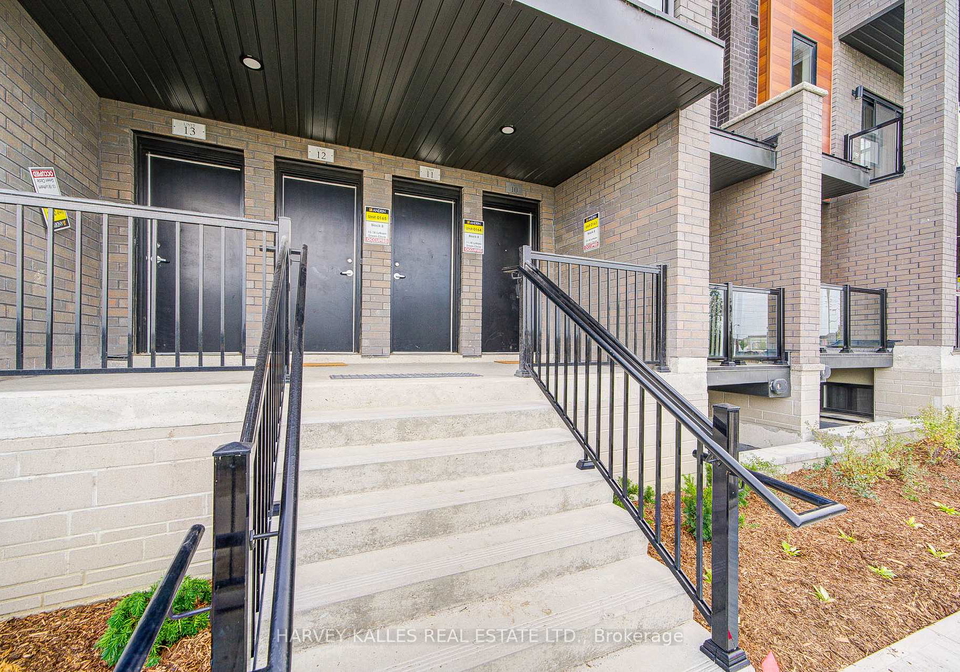 18-lytham-green-circle-newmarket-ontario-n13074198