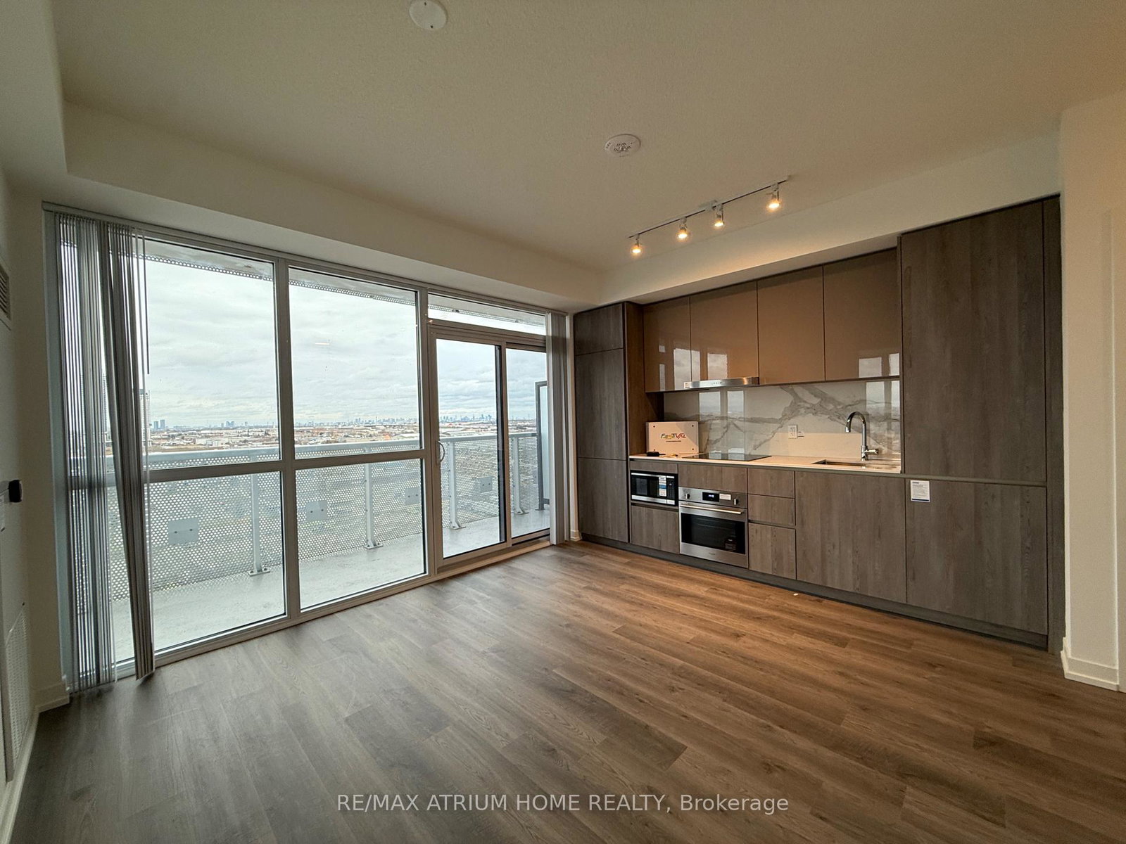 8-interchange-way-vaughan-ontario-n13074944