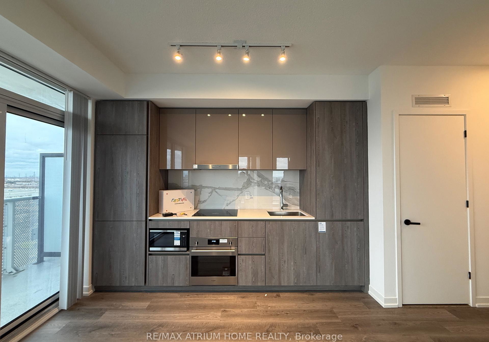 8-interchange-way-vaughan-ontario-n13074944