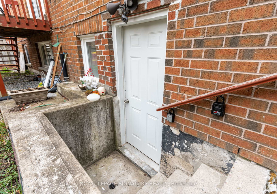 161-chambers-crescent-newmarket-ontario-n13075418
