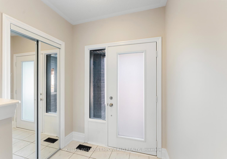 7-delano-way-newmarket-ontario-n13076974