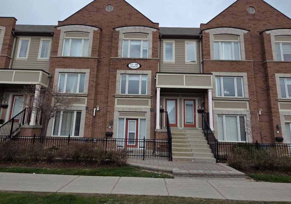 187-lewis-honey-drive-aurora-ontario-n13077144