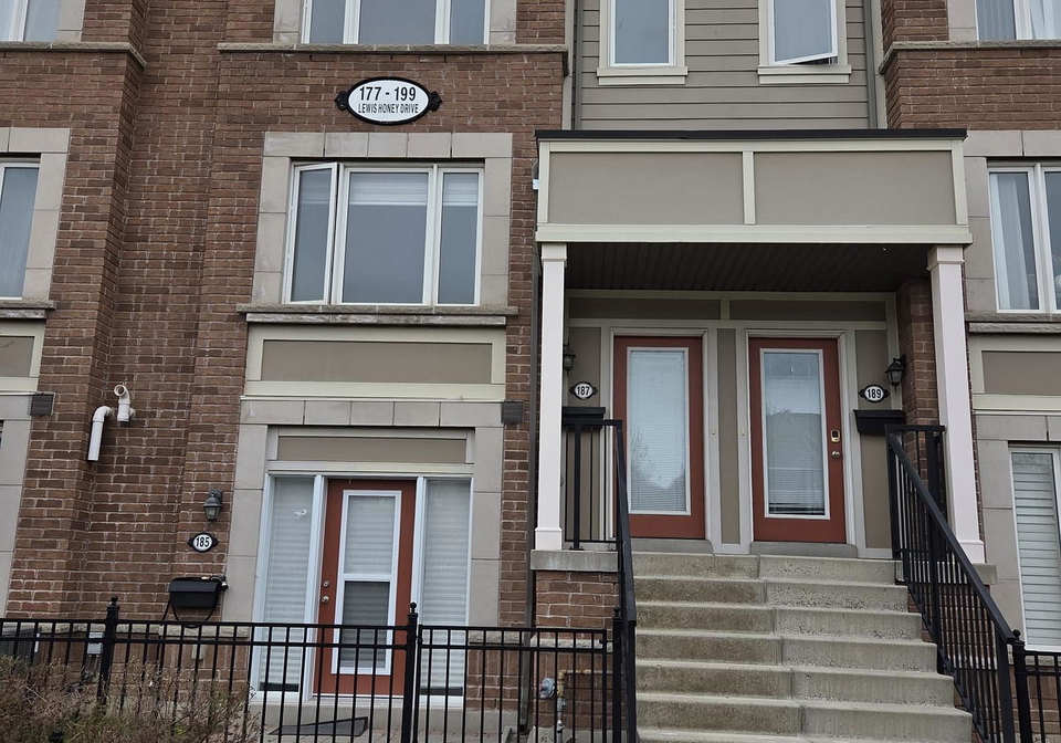 187-lewis-honey-drive-aurora-ontario-n13077144