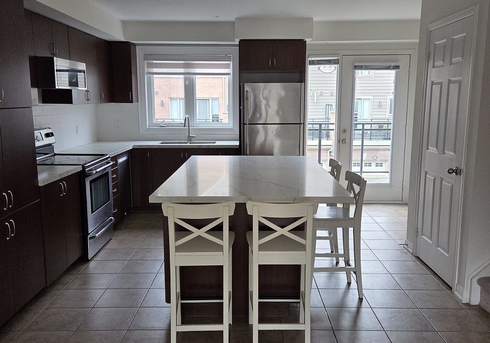 187-lewis-honey-drive-aurora-ontario-n13077144
