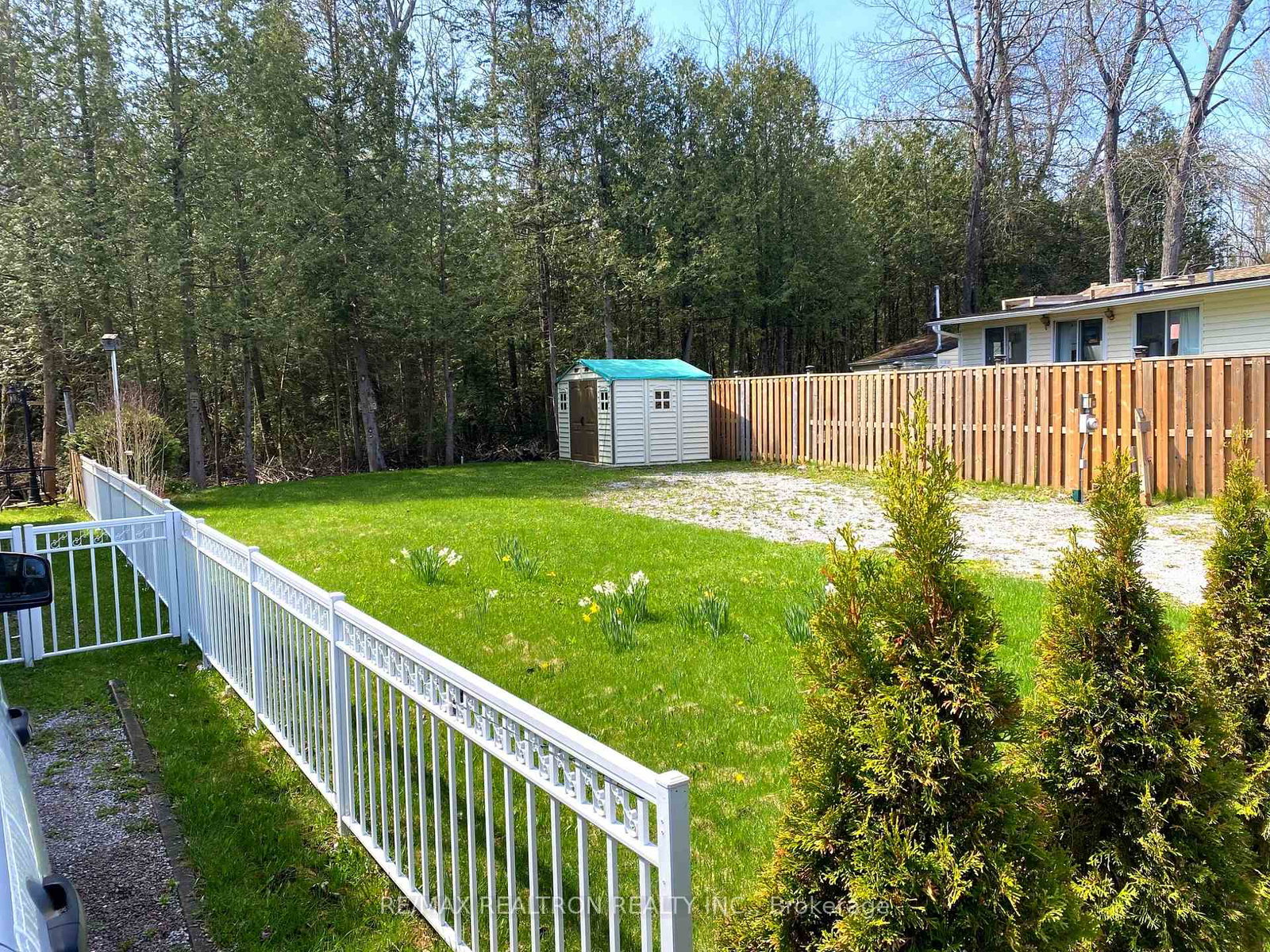 53-horseshoe-circle-georgina-ontario-n13078972