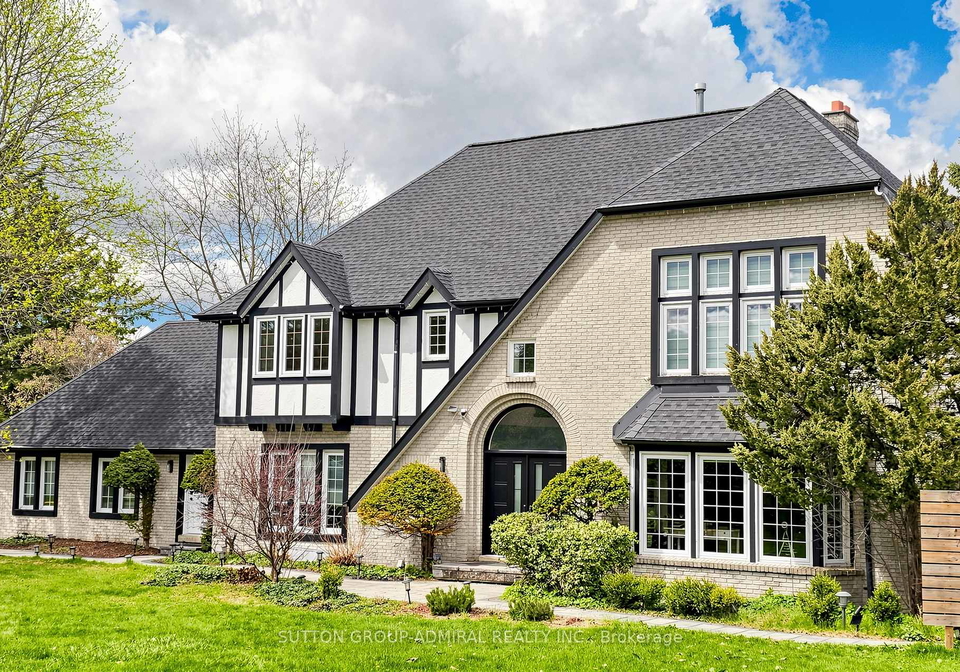 2-gilbert-drive-aurora-ontario-n13079488