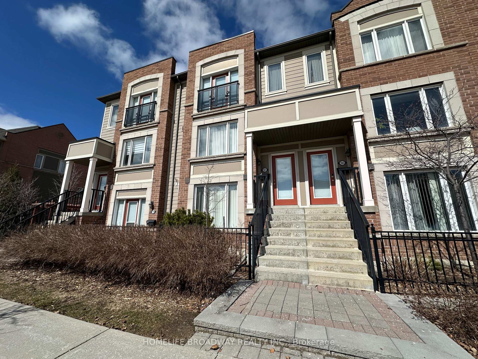 181-lewis-honey-drive-aurora-ontario-n13083336