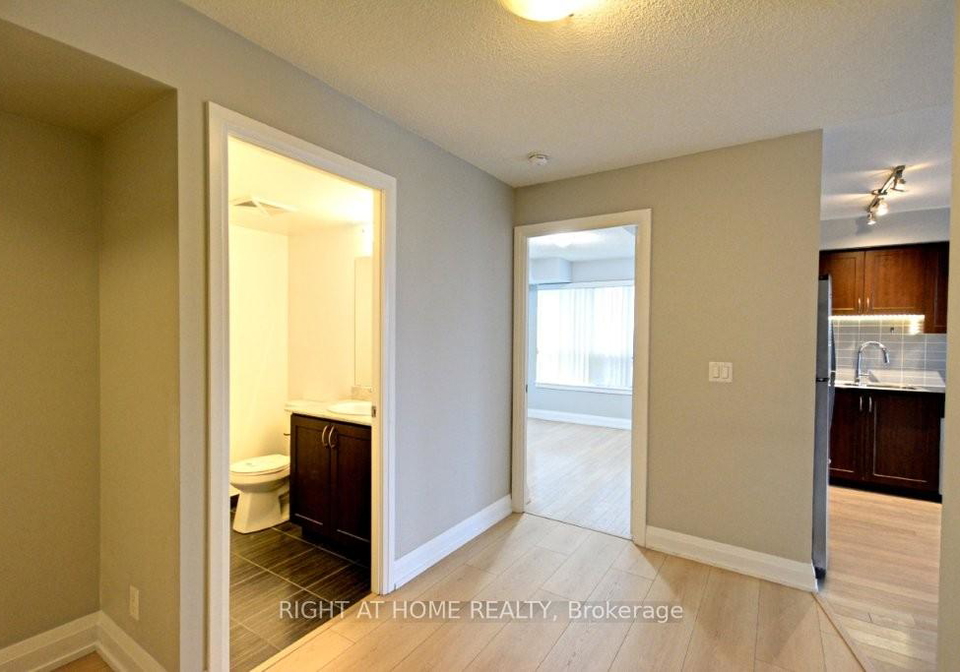 370-highway-7-e-richmond-hill-ontario-n13087062