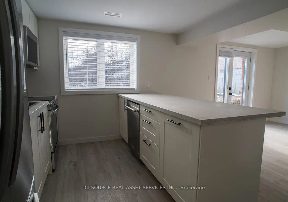 200-john-street-w-bradford-west-gwillimbury-ontario-n13088118
