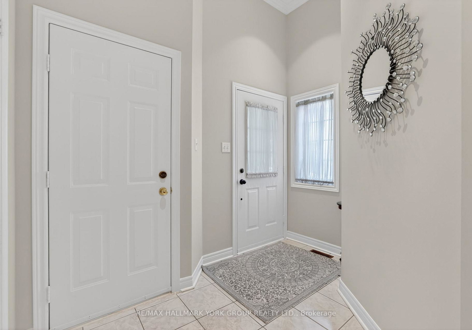 801-surin-court-newmarket-ontario-n13089342