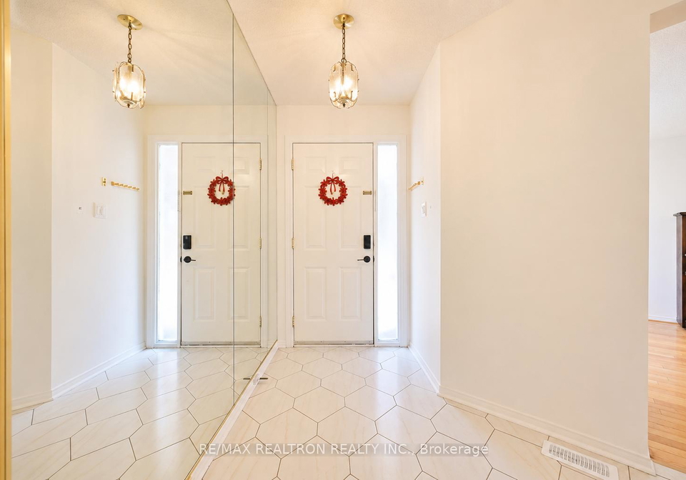 10-pinewood-drive-vaughan-ontario-n13090536