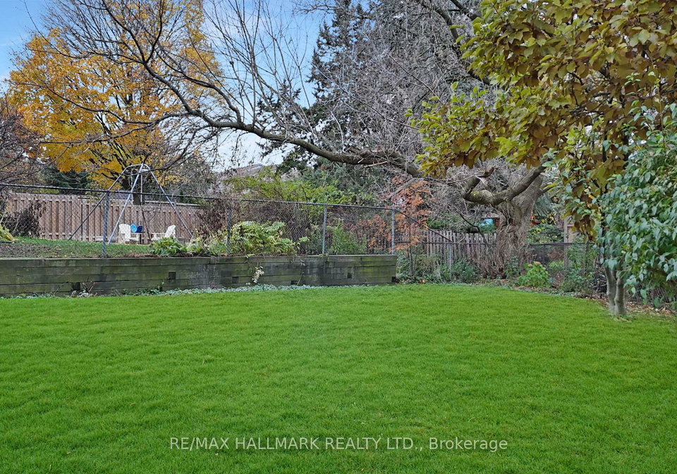 22-avondale-crescent-aurora-ontario-n13090612
