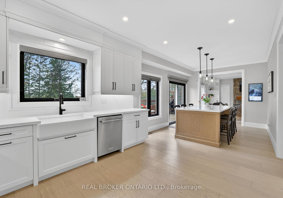 8-mcquaid-court-east-gwillimbury-ontario-n13091640