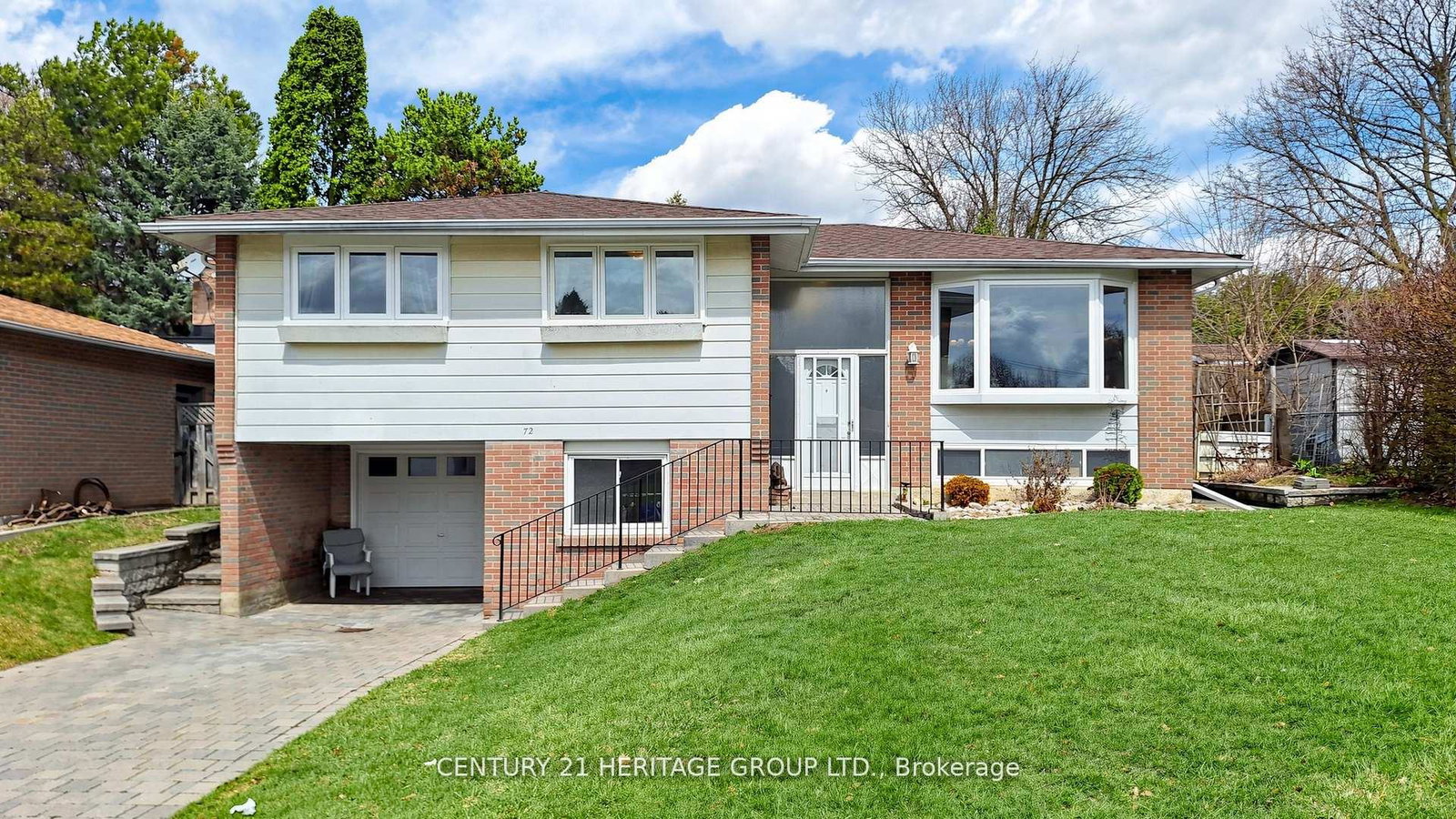 72-romfield-circuit-markham-ontario-n13093692