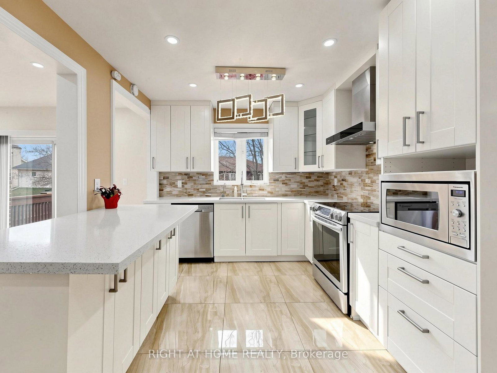 86-howlett-avenue-newmarket-ontario-n13094996