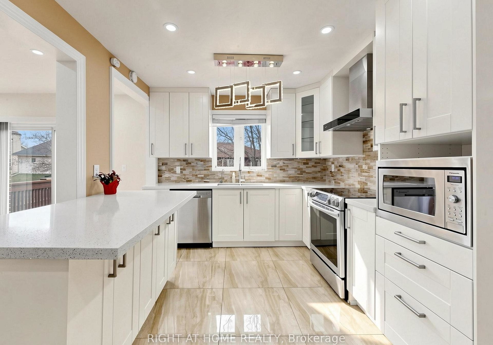 86-howlett-avenue-newmarket-ontario-n13094996