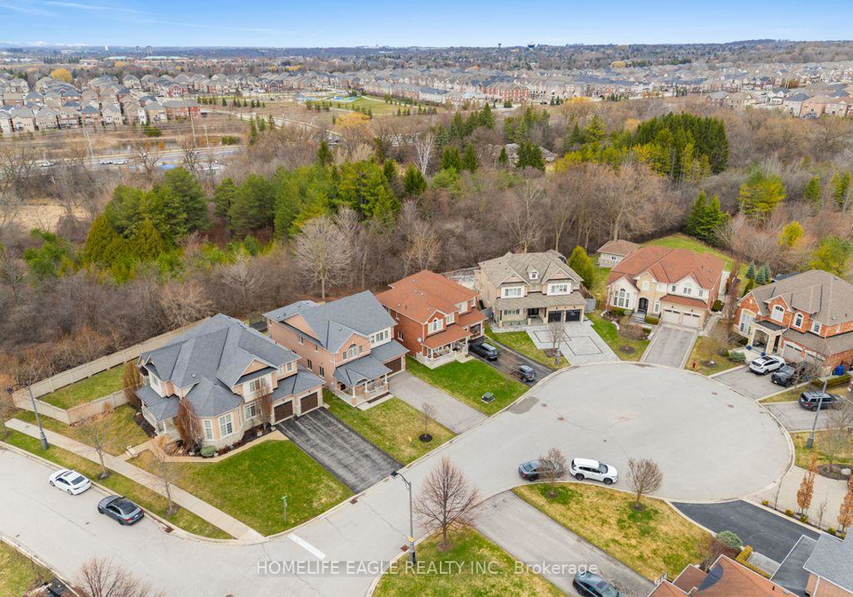 10-fields-court-aurora-ontario-n13095818